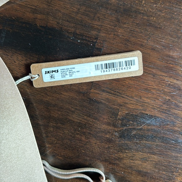 SKIMS Wireless form push up bra NWT - Picture 4 of 8